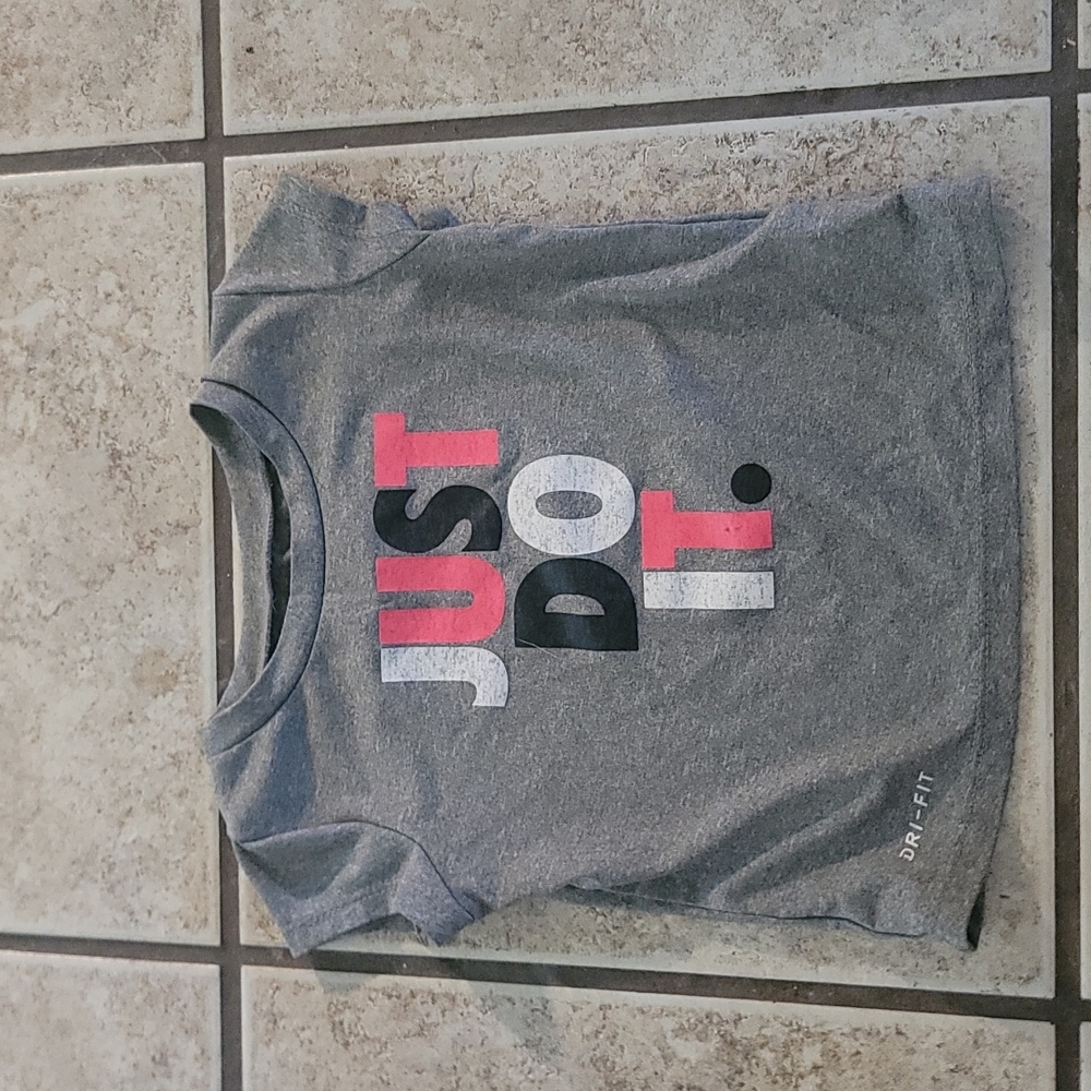 Girls nike shirt